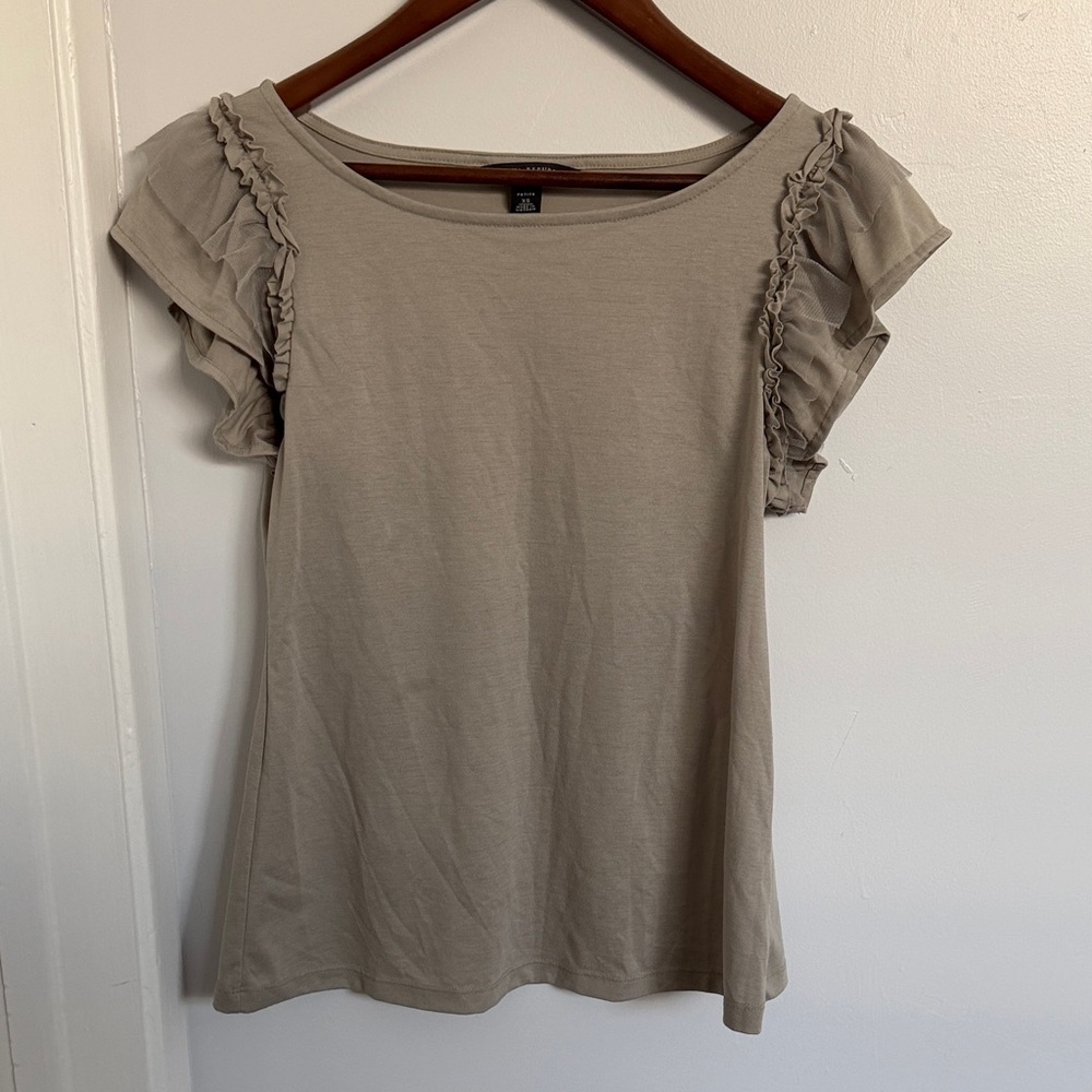 Banana Republic Taupe Ruffle Sleeve Short-Sleeve Tee xs